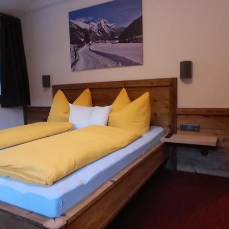 Ferienwohnung Haus Alpenflora Flirsch Exterior foto