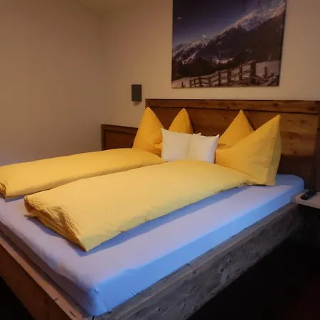 Ferienwohnung Haus Alpenflora Flirsch Exterior foto